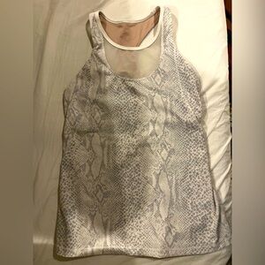 Lululemon work out top with built in support 8